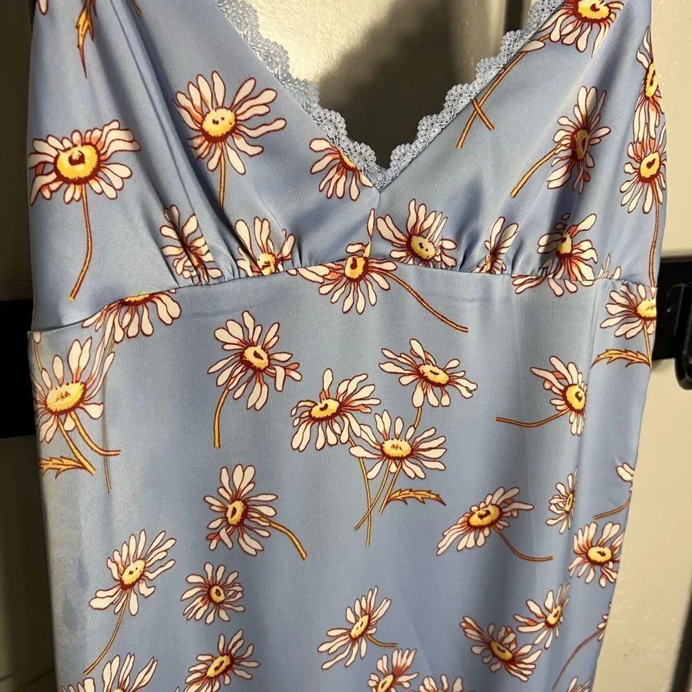 Kimchi Blue Urban Outfitters Satin Mini Floral Dress Size Medium - Picture 11 of 16